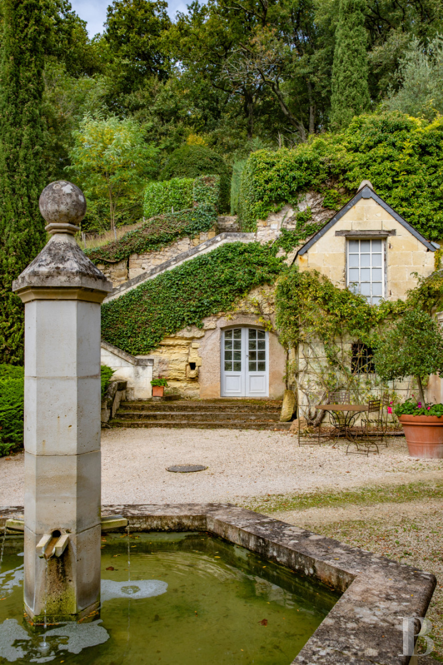 En Indre-et-Loire, sur les hauteurs d’un village, près d’Amboise, un château et son hameau en bordure de forêt - photo  n°50